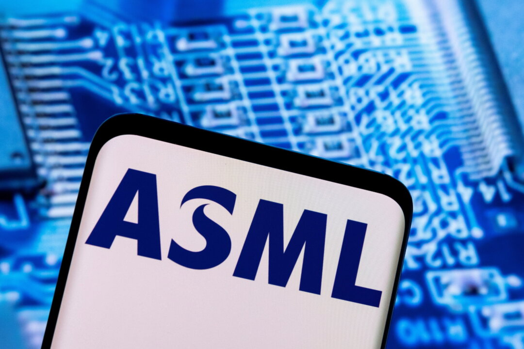 ASML Reports Record Orders Amid AI Chip Surge, Plans Job Cuts